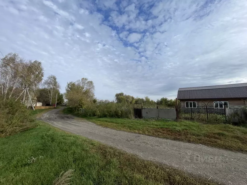 Дом в Алтайский край, Смоленский район, Верх-Обский сельсовет, с. ... - Фото 1