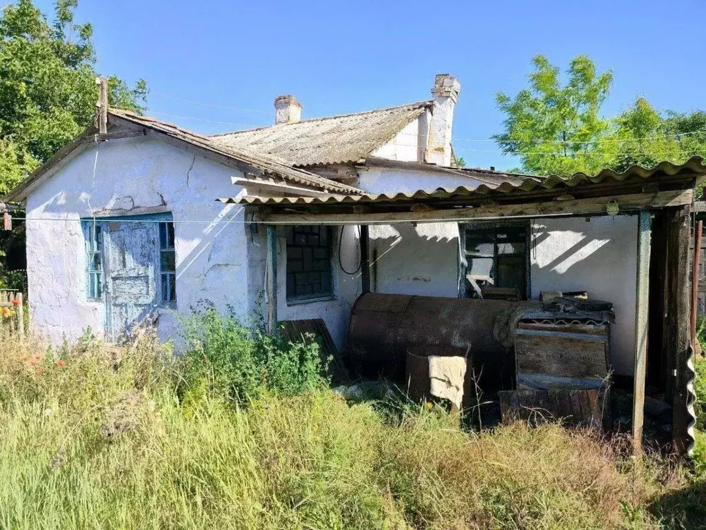 Дом в Крым, Первомайский район, Войковское с/пос, с. Дмитровка ул. ... - Фото 1