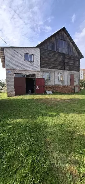 Дом в Новгородская область, Новгородский район, Ермолинское с/пос, д. ... - Фото 1