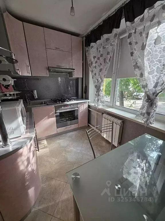 2-к кв. Москва, Москва, Московский г. 1-й мкр, 8 (47.0 м) - Фото 1