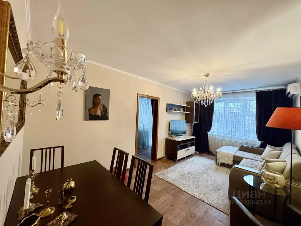 3-к кв. Омская область, Омск ул. Чехова, 3 (55.6 м) - Фото 2