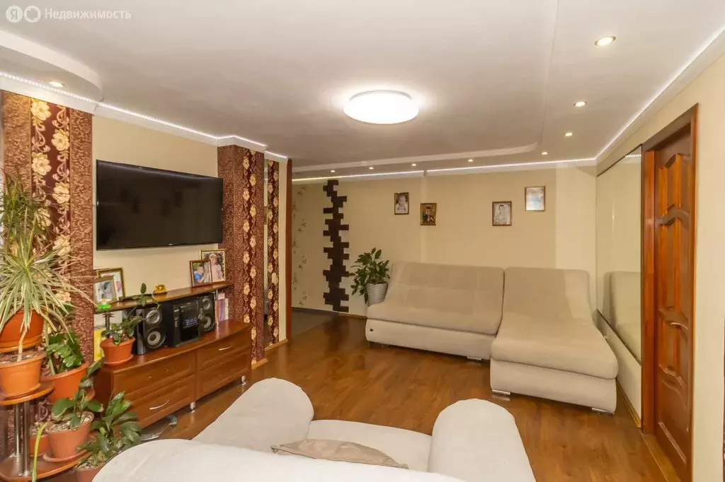 3-комнатная квартира: Челябинск, улица Комарова, 110 (66 м) - Фото 2