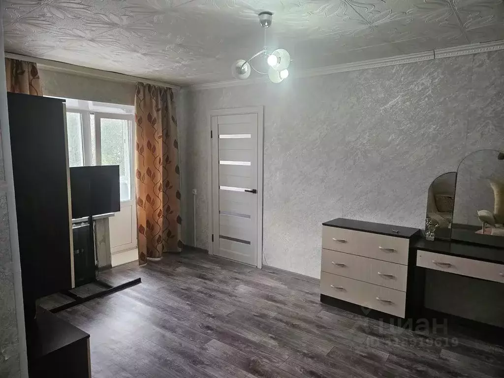 2-к кв. Свердловская область, Серов ул. Карла Маркса, 30 (40.0 м) - Фото 0