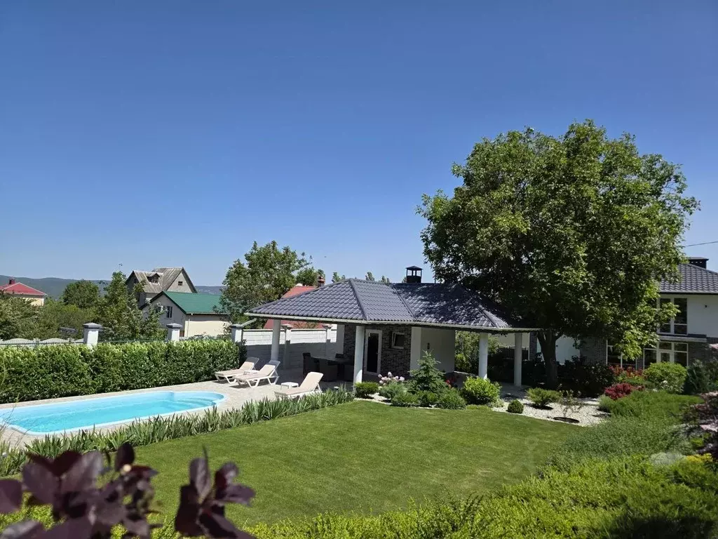 Дом в Севастополь с. Кизиловое, ул. Дачная, 127 (220 м) - Фото 1