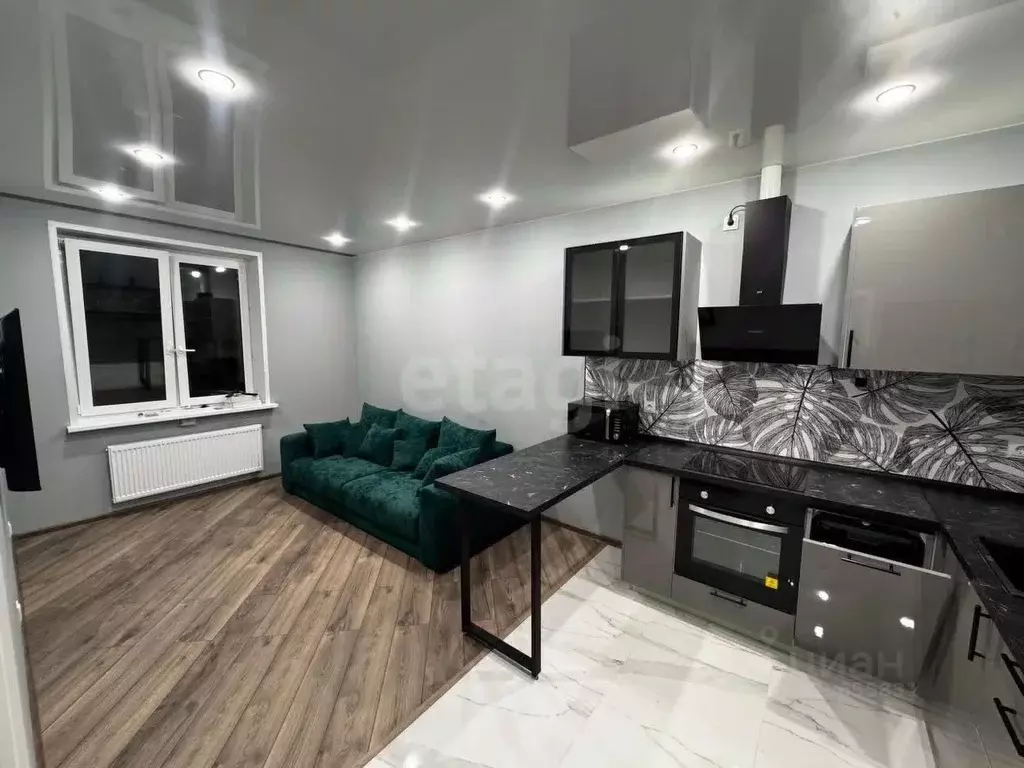 2-к кв. Тюменская область, Тюмень ул. Республики, 204к11 (53.1 м) - Фото 0