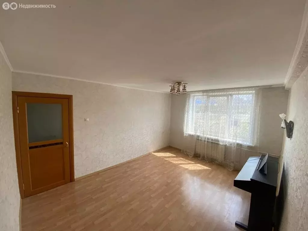 3-комнатная квартира: Корсаков, Морская улица, 8 (57 м) - Фото 1