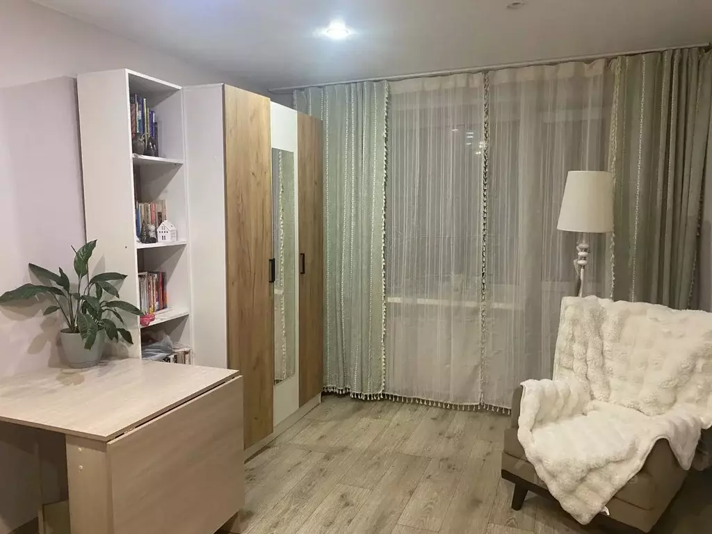 4-к кв. Псковская область, Пушкинские Горы рп ул. Ленина, 56 (78.1 м) - Фото 1