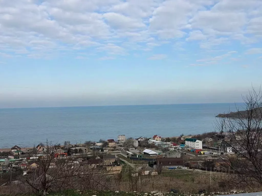 Участок в Крым, Ленинский район, Войковское с/пос, с. Курортное ул. ... - Фото 1