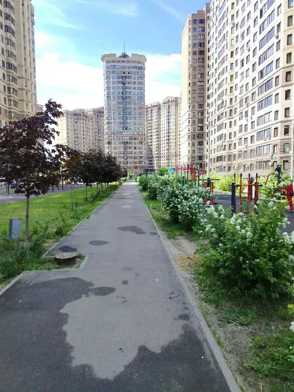 Продается 3-комнатная квартира - Фото 1