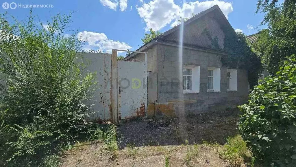 Дом в Новоузенск, Пролетарская улица, 5 (100 м) - Фото 1