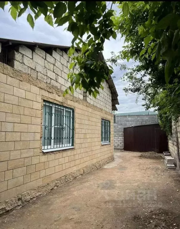 Дом в Дагестан, Дербент ул. Красная Заря, 4 (100 м) - Фото 1