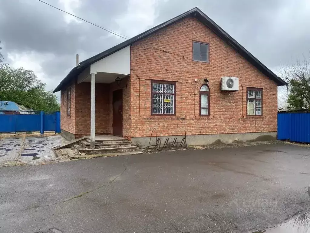 Дом в Ростовская область, с. Ремонтное ул. Октябрьская, 161 (81 м) - Фото 1