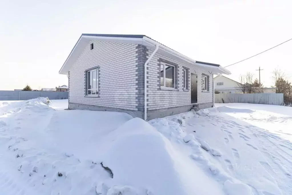 Дом в Тюменская область, Тюменский муниципальный округ, с. Чикча ул. ... - Фото 1