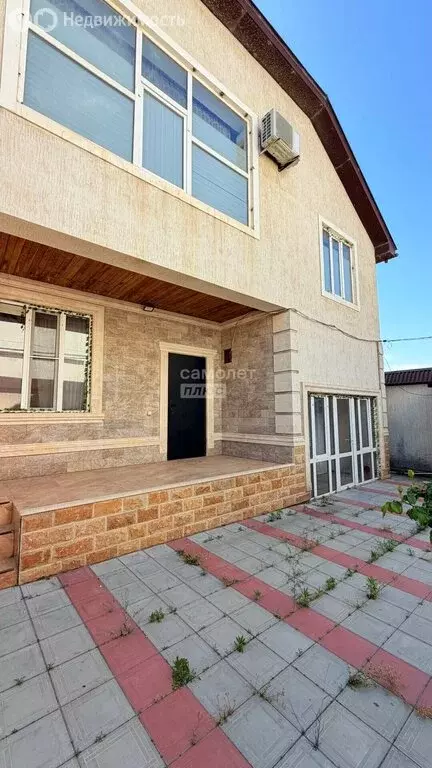 Дом в Махачкала, микрорайон Караман-5 (220 м) - Фото 1