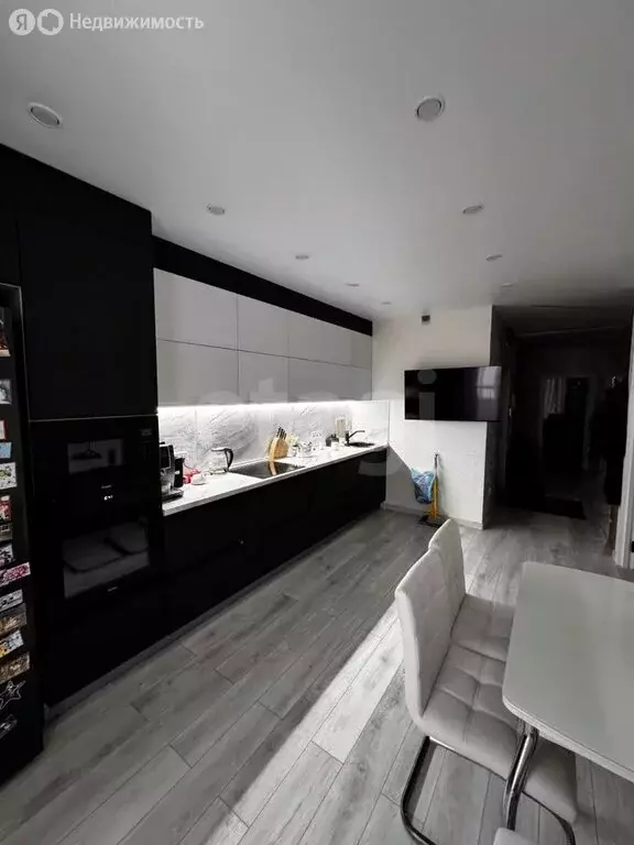 3-комнатная квартира: деревня Новосаратовка, улица Первых, 2к4 (74.2 ... - Фото 1