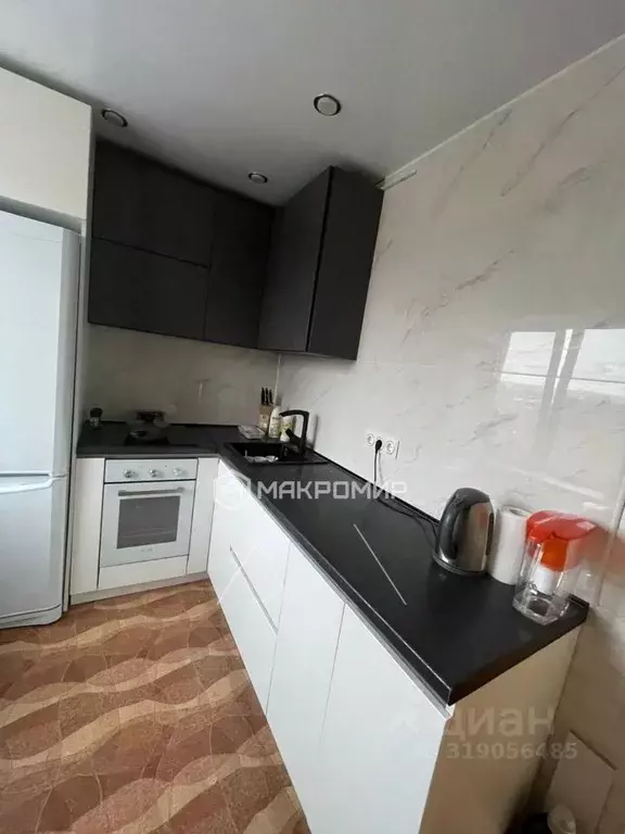 3-к кв. Новосибирская область, Новосибирск ул. Танкистов, 17 (58.4 м) - Фото 0
