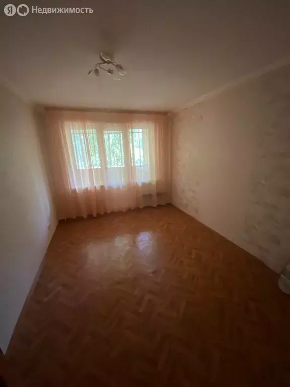 3-комнатная квартира: Челябинск, улица Братьев Кашириных, 106 (65.9 м) - Фото 1