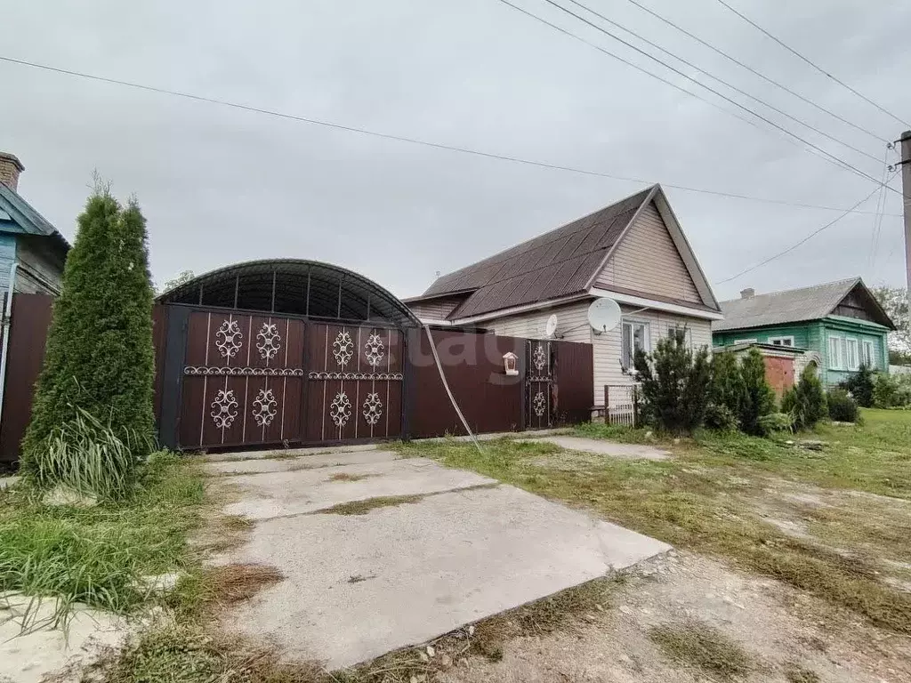Дом в Брянская область, Трубчевский район, Телецкое с/пос, д. Красное ... - Фото 1