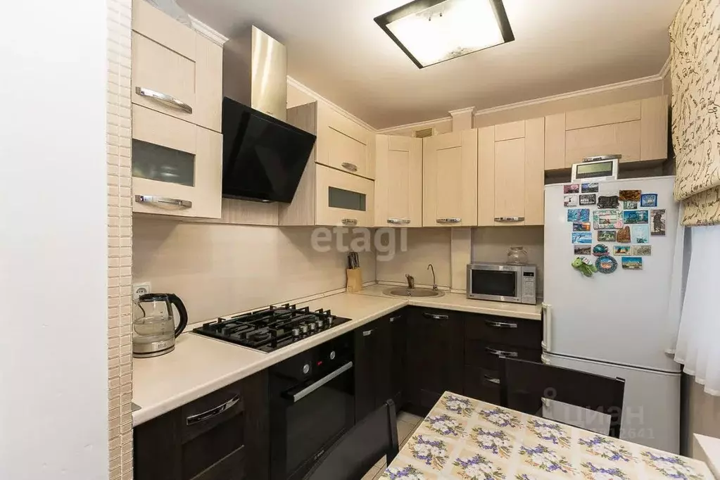 3-к кв. Тюменская область, Тюмень ул. Луначарского, 57 (55.6 м) - Фото 1