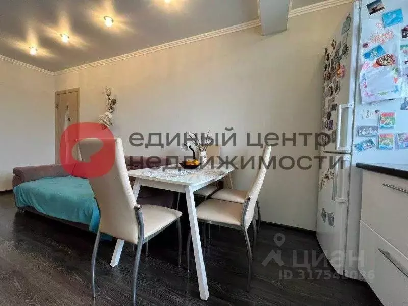 2-к кв. Тюменская область, Тюмень ул. Максима Горького, 10 (51.4 м) - Фото 0