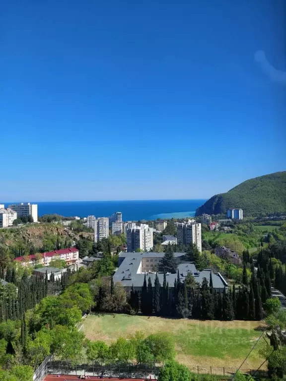 2-к кв. Крым, Алушта городской округ, Партенит пгт ул. Победы, 15 ... - Фото 0