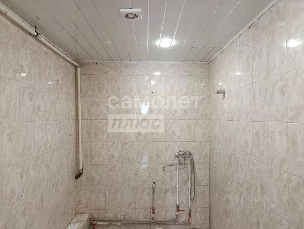 Дом в Курская область, Октябрьский район, Большедолженковский ... - Фото 1