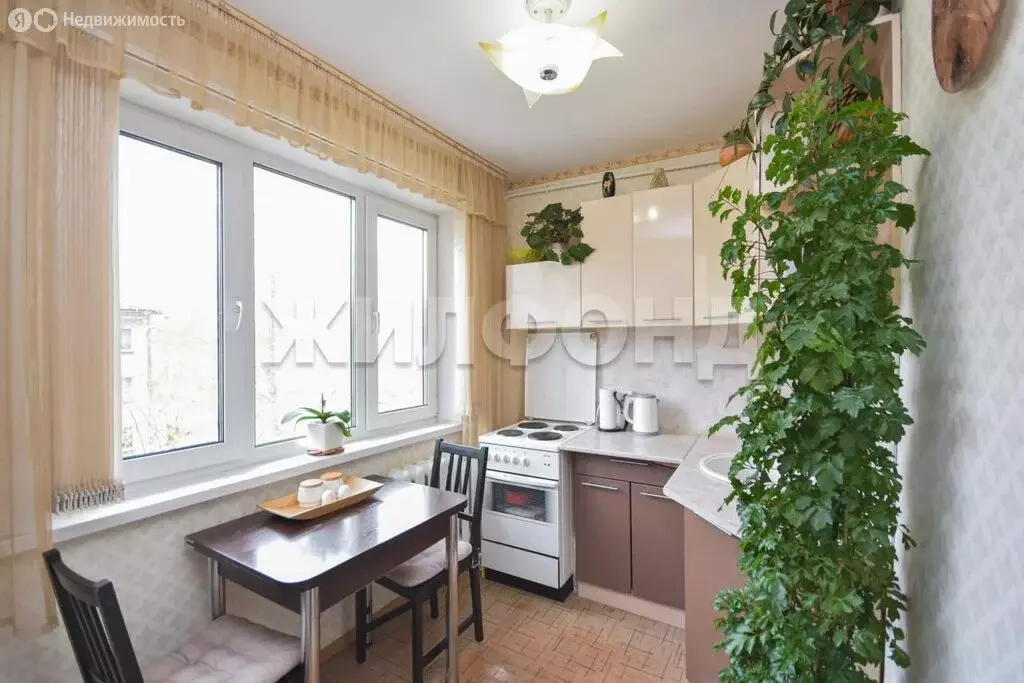 3-комнатная квартира: Новосибирск, Кировский район, Затулинский ... - Фото 1