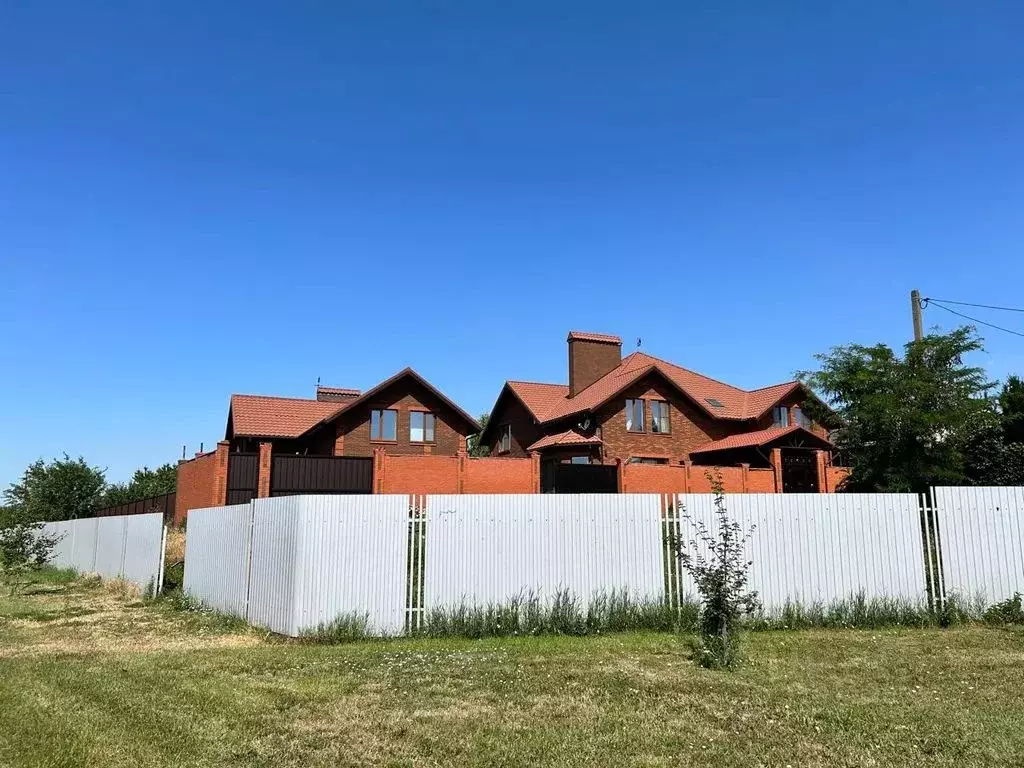 Дом в Краснодарский край, Кореновск Кубанская ул., 2 (100 м) - Фото 0