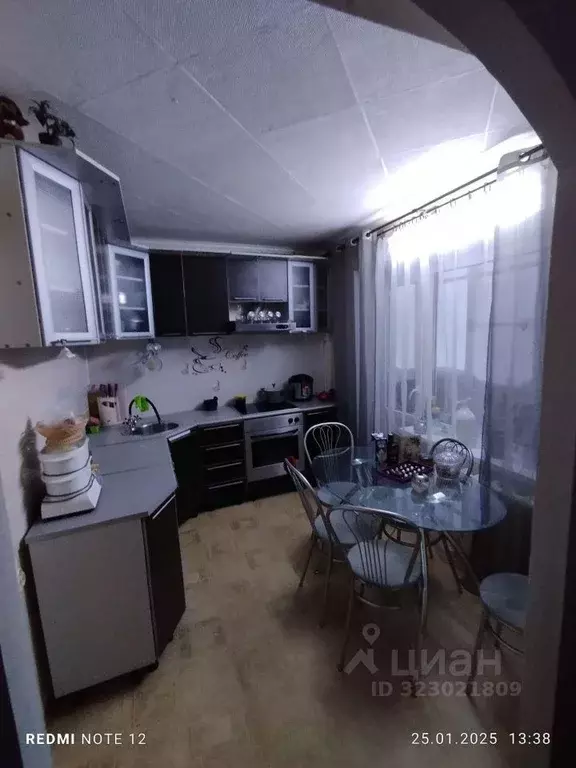 3-к кв. Коми, Воркута Дорожная ул., 6 (68.7 м) - Фото 0