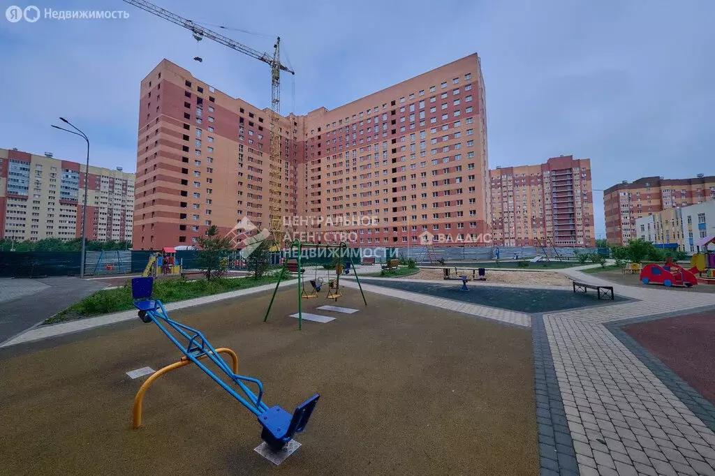 3-комнатная квартира: Семчино, Семчинская улица, 8 (63.96 м) - Фото 1