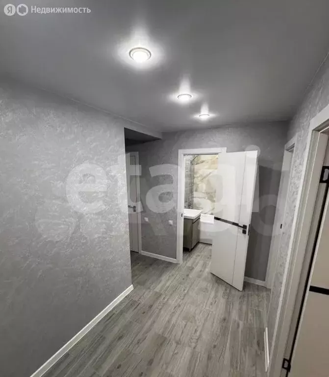 2-комнатная квартира: Новоалтайск, улица Анатолия, 90 (58 м) - Фото 1