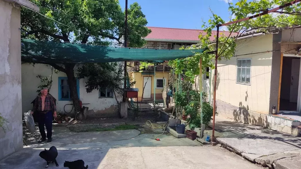 Дом в Крым, Алушта муниципальный округ, с. Малореченское ул. ... - Фото 1