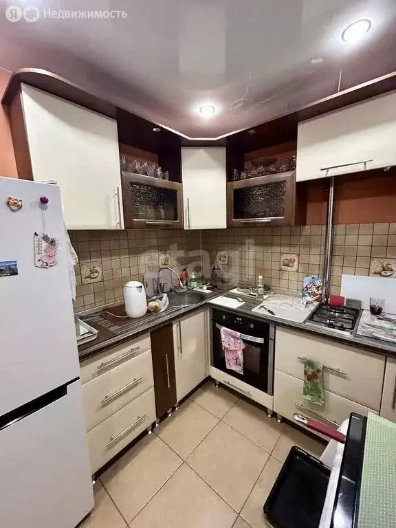 3-комнатная квартира: Абакан, улица Комарова, 2 (61.6 м) - Фото 1