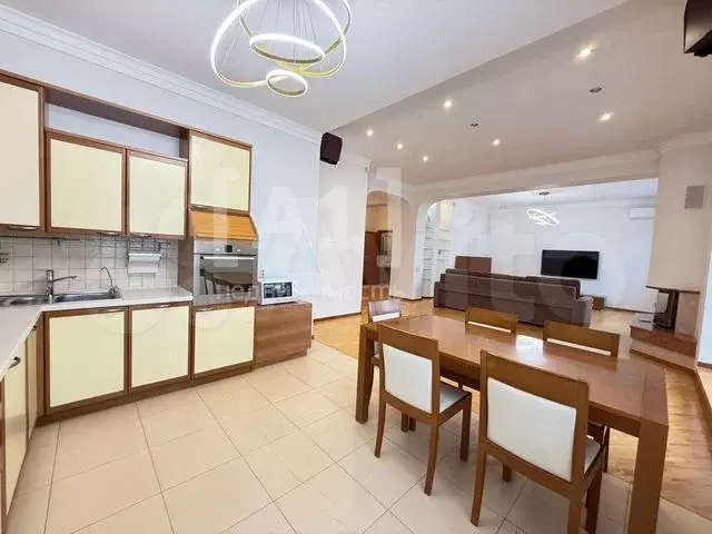 2-к. квартира, 131 м, 6/8 эт. - Фото 0