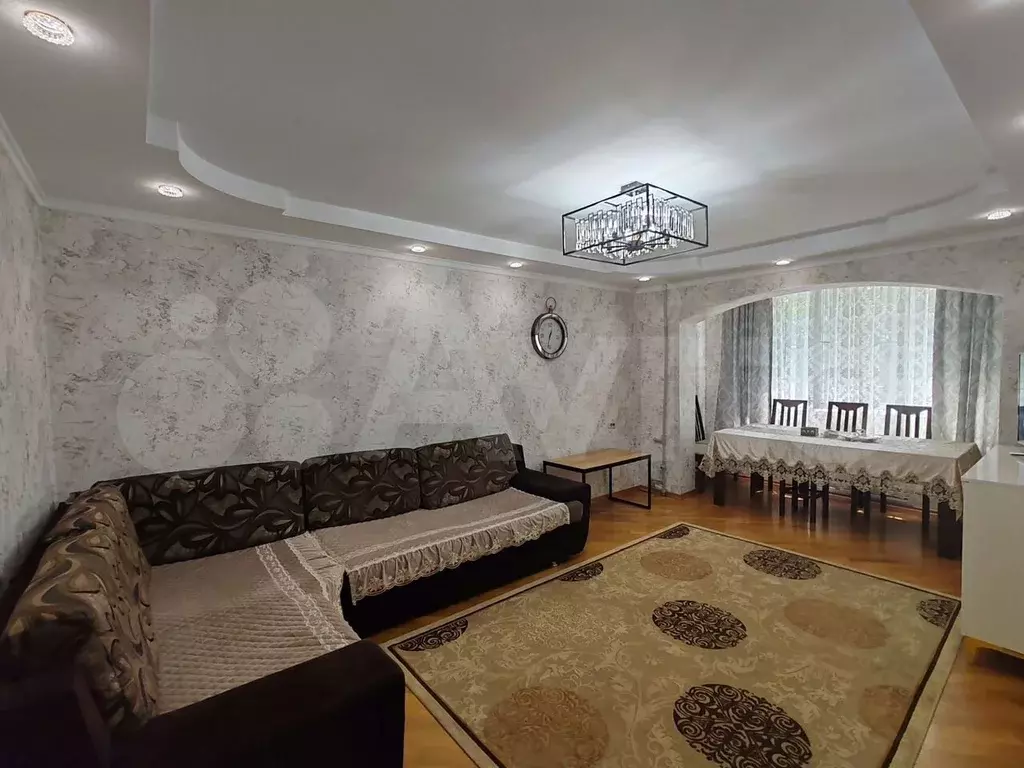 Комната 90 м в 4-к., 2/5 эт. - Фото 0