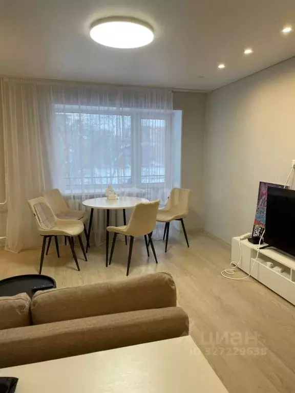 2-к кв. Тюменская область, Тюмень ул. 50 лет Октября, 39 (55.0 м) - Фото 1