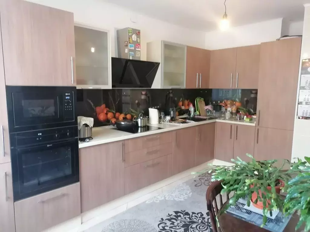 3-к кв. Омская область, Омск просп. Комарова, 22к1 (112.0 м) - Фото 0