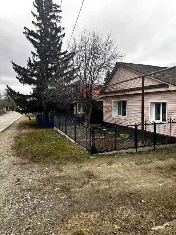 Дом в Челябинская область, Касли ул. Луначарского (92 м) - Фото 1