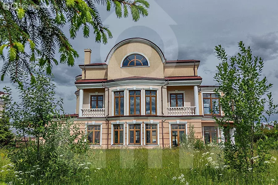 Дом в село Николо-Урюпино, коттеджный посёлок Новахово (600 м) - Фото 1