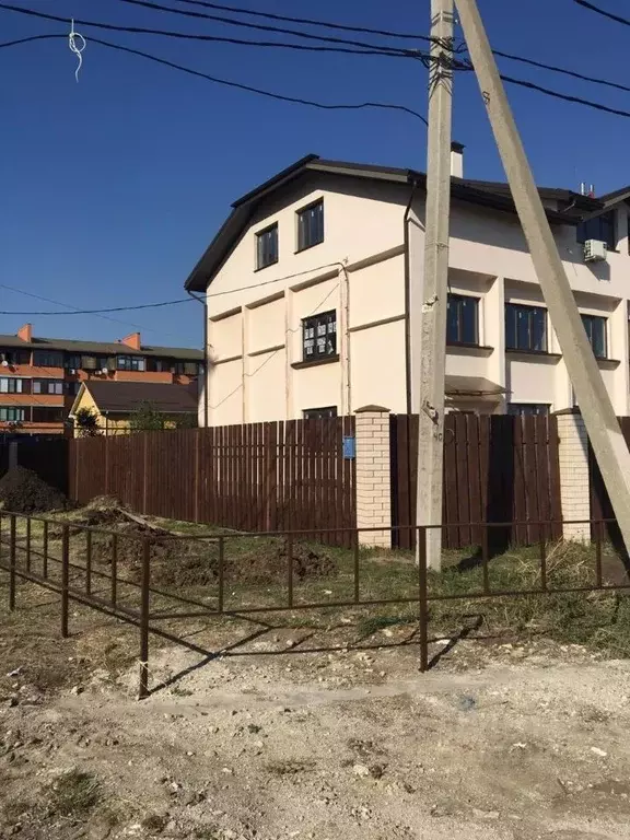 Таунхаус в Краснодарский край, Краснодар ул. Городская, 2 (180 м) - Фото 1