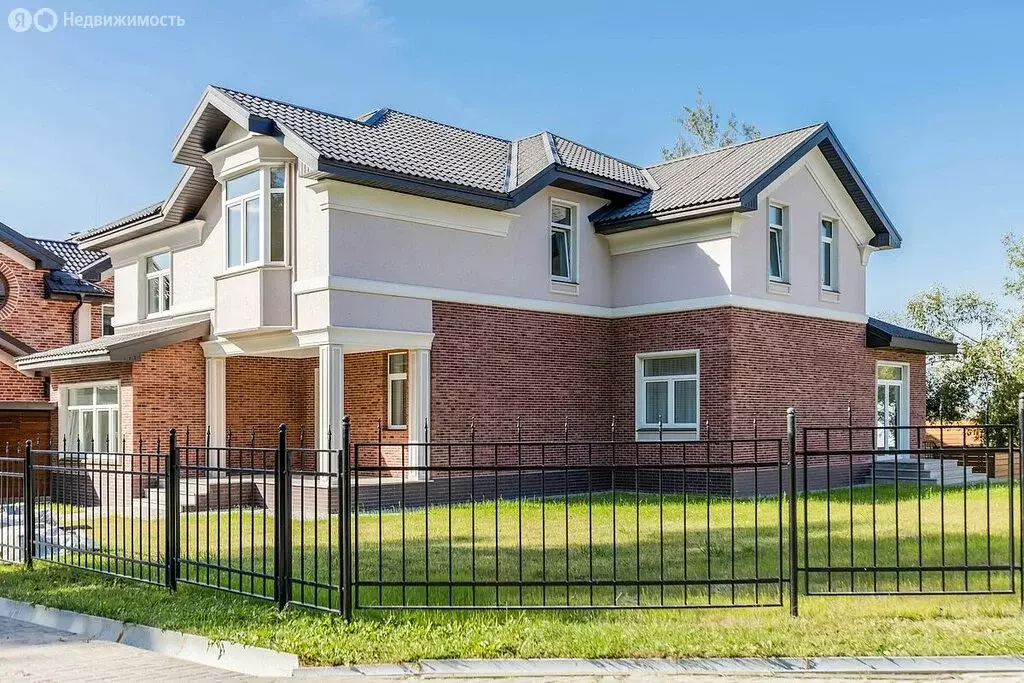 Дом в село Усово, КП Усово-8 (400 м) - Фото 2