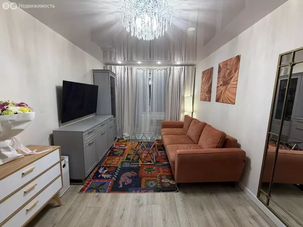 3-комнатная квартира: Казань, улица Комиссара Габишева, 1 (66.2 м) - Фото 1