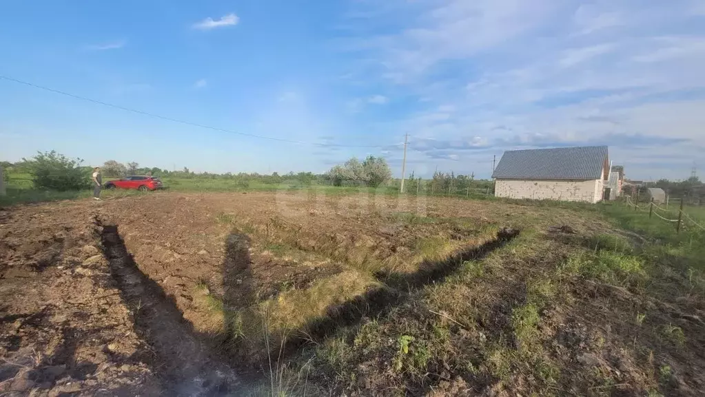 Участок в Саратовская область, д. Новая Липовка ул. Дорожная (15.0 ... - Фото 1