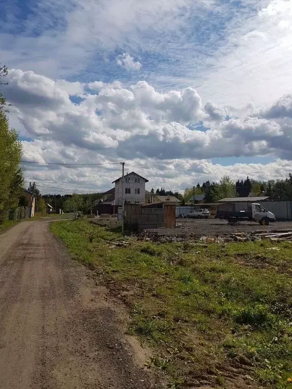 Участок в Московская область, Одинцовский городской округ, д. Малые ... - Фото 0