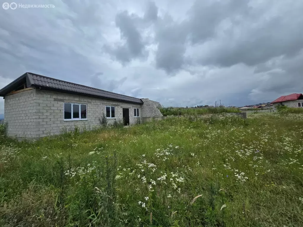 Дом в село Белая Речка, улица Биттирова (82 м) - Фото 1