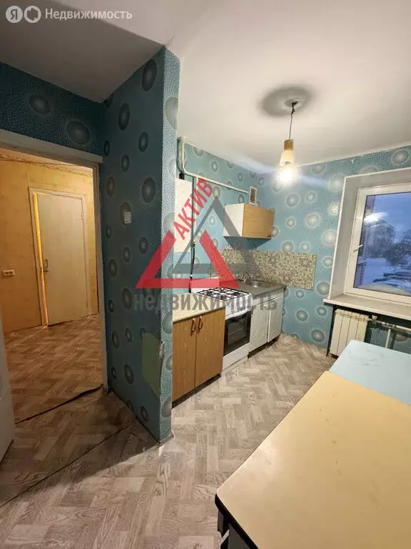2-комнатная квартира: Каменск-Уральский, улица Белинского, 27 (50 м) - Фото 2