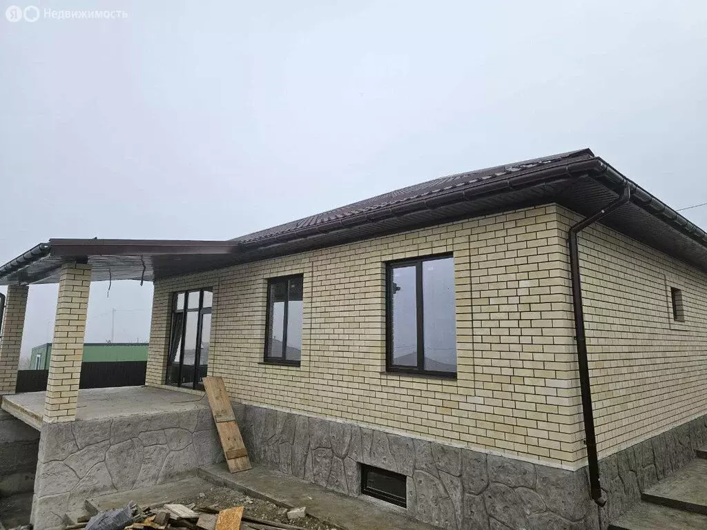 Дом в Симферопольский район, село Мирное (80 м) - Фото 1