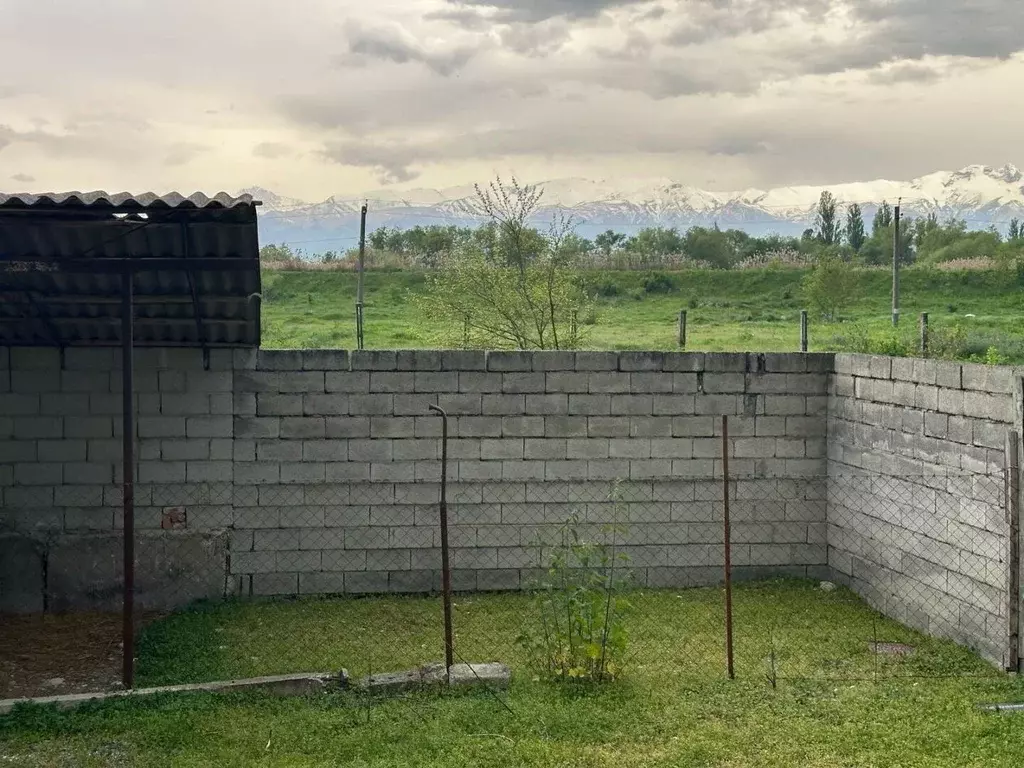 Дом в Северная Осетия, Дигора ул. Карла Маркса, 1 (100 м) - Фото 1