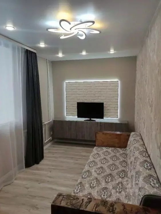 2-к кв. Омская область, Омск Городок Нефтяников мкр, ул. Андрианова, ... - Фото 0