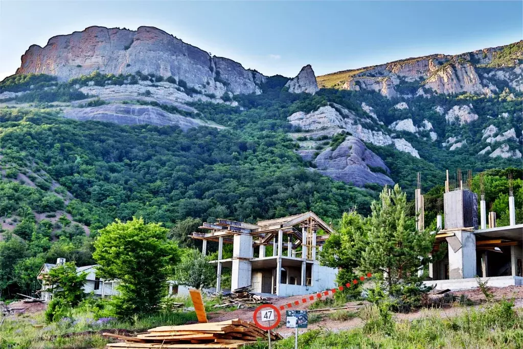 Коттедж в Крым, Алушта городской округ, с. Лучистое  (200 м) - Фото 1